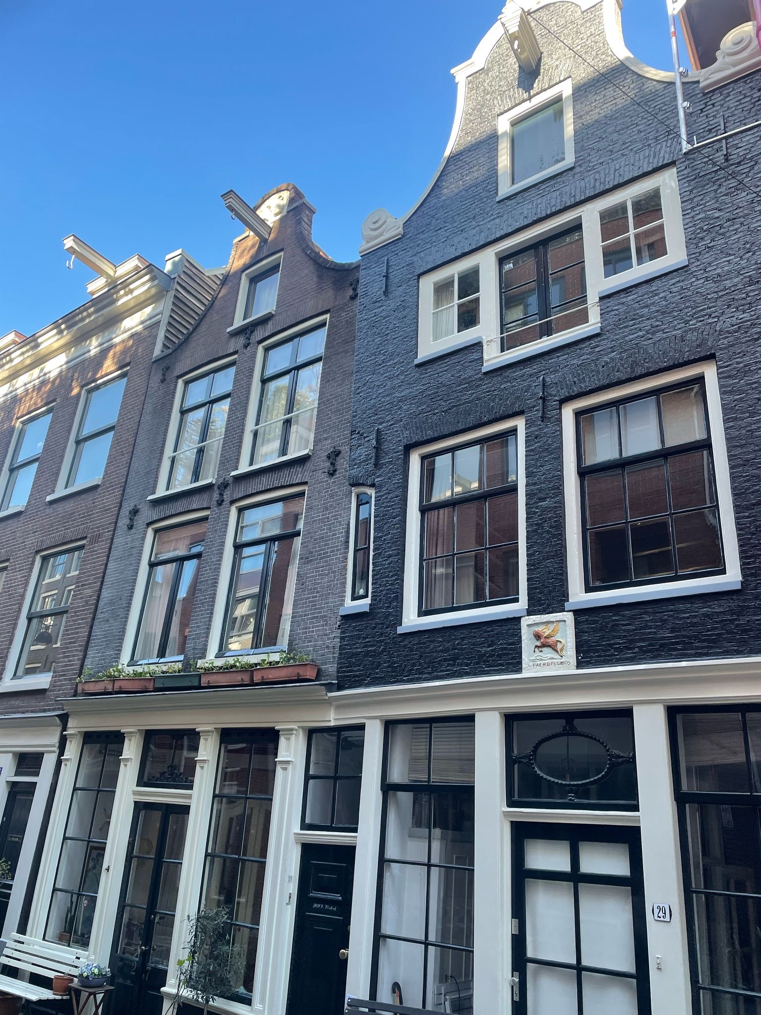 Monumentaal pand in Amsterdam na schilderwerk